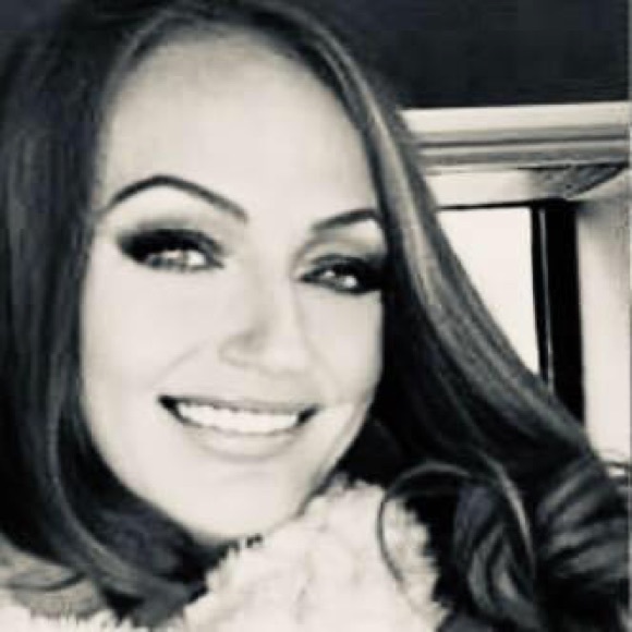 Meet your Posher, Kory- ✨Posh Ambassador✨ - Picture 4 of 7